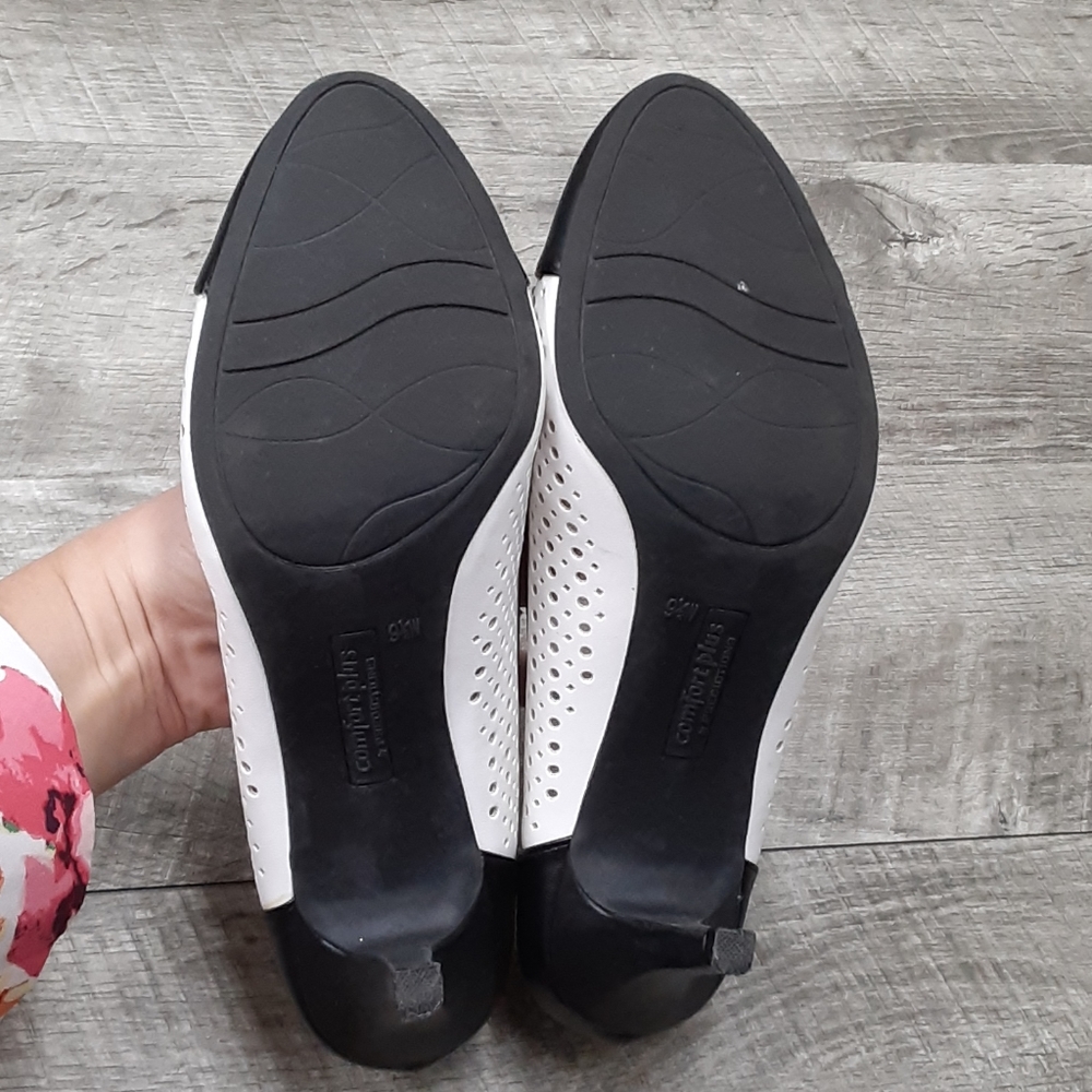 Comfort Plus 9.5W wide faux leather pumps heels - Picture 4 of 8